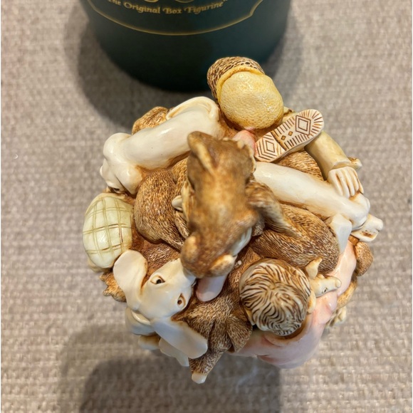 Harmony Kingdom Mad Dogs and Englishmen Figurine Box - Picture 6 of 8